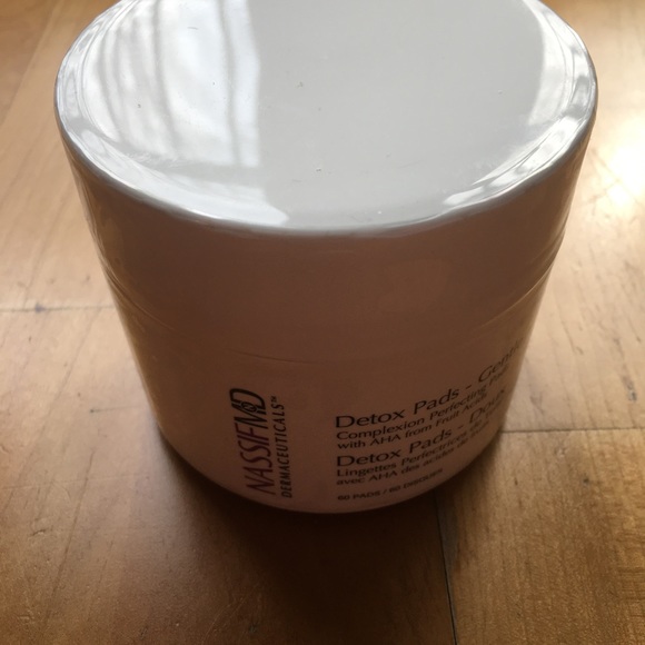 DR. NASSIF Detox Pads - Regular or Gentle - Picture 4 of 4